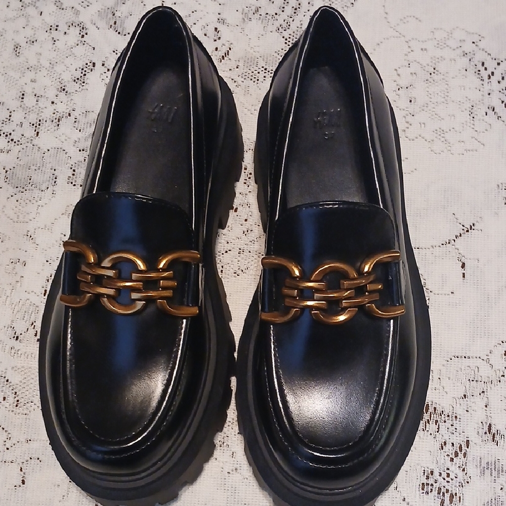 H&M Black Women's Loafers with Gold Chain Accent Sz.(US 6) (EUR 37)